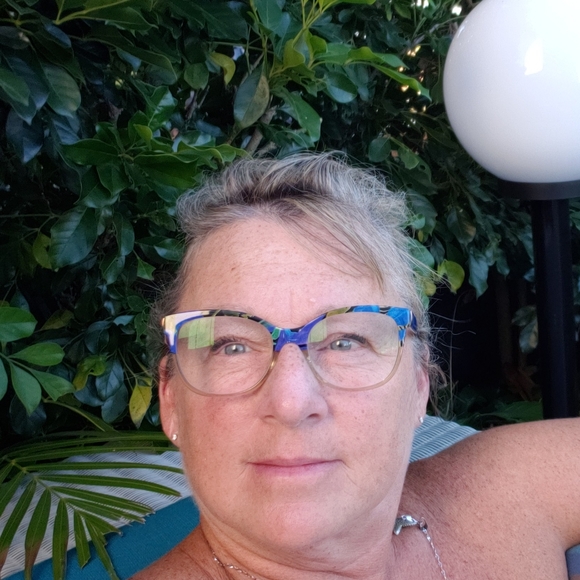 Meet your Posher, Doreen - Picture 2 of 4